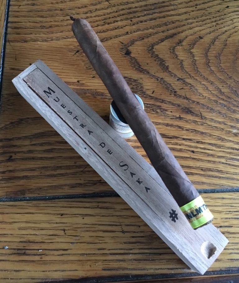 muestra-de-saka-nlmtha-and-diamond-crown-black-diamond-cigars-and